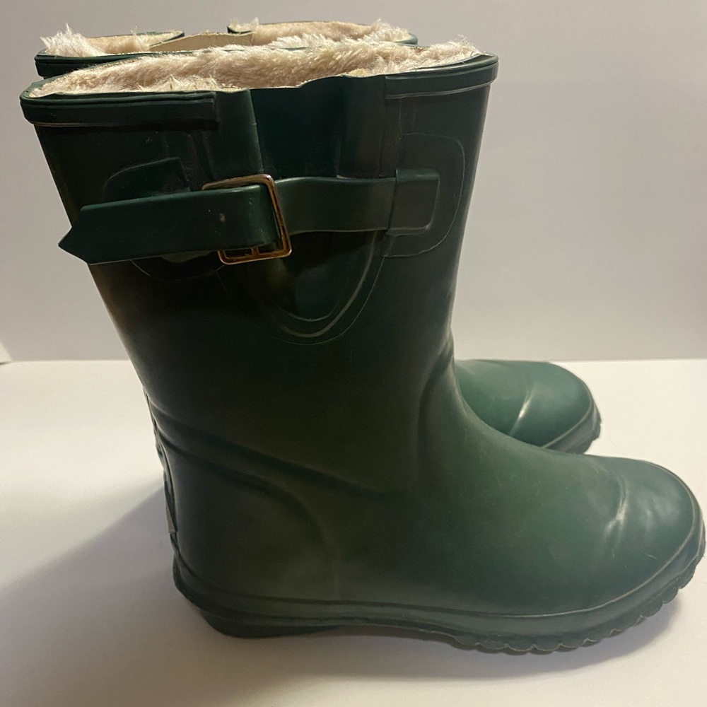 kids lined Muck Boots